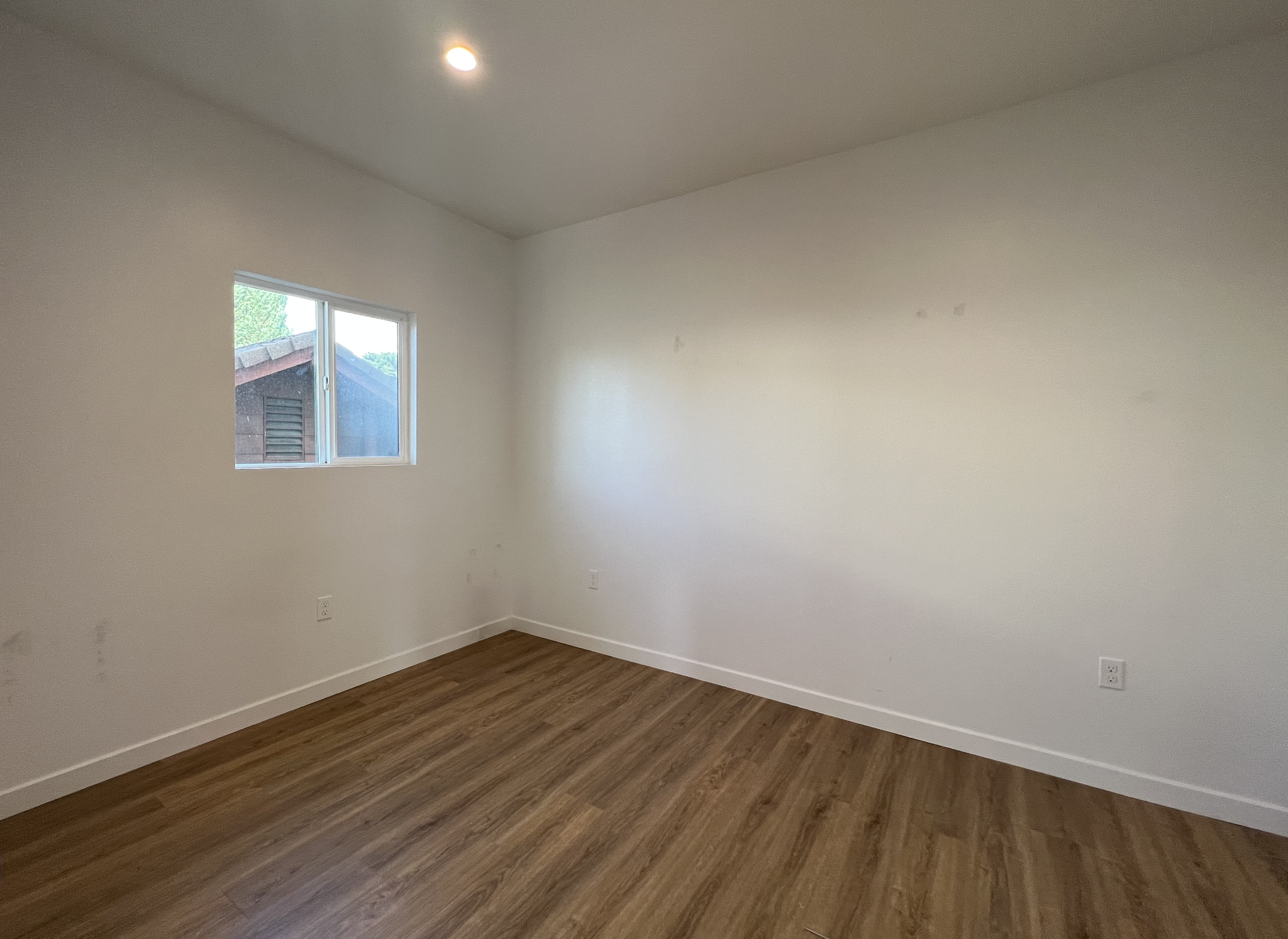 bdrm 2 - 2318 W 2nd St