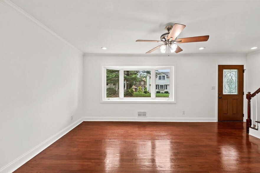 Building Photo - 53 Oneida Ave