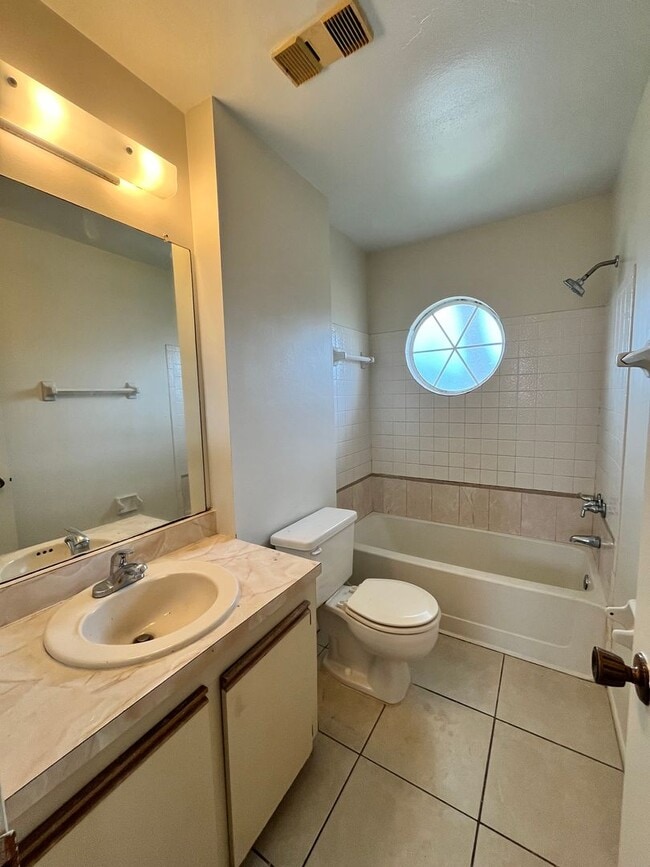 Building Photo - MALIBU VILLAS 3/2 WITH PRIVATE COURTYARD