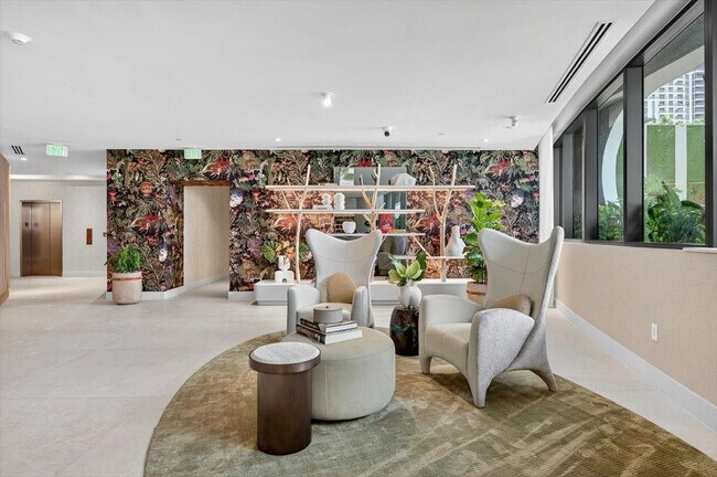 Building Photo - 700 NE Miami Pl