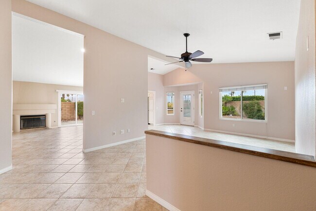 Building Photo - 44030 Mariposa Ct