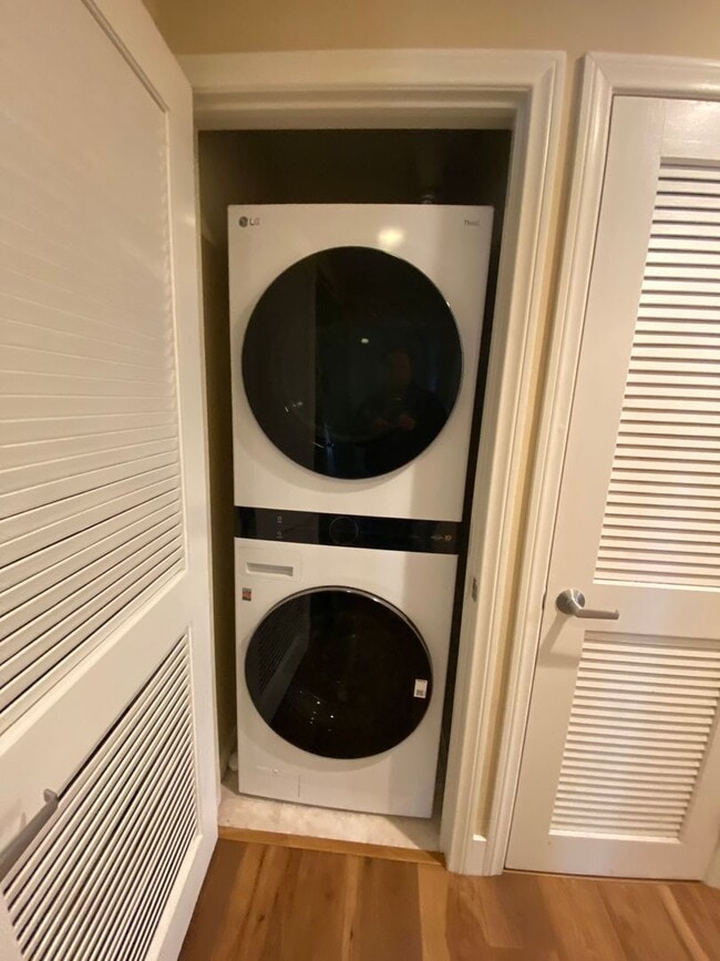 Building Photo - 450 J St