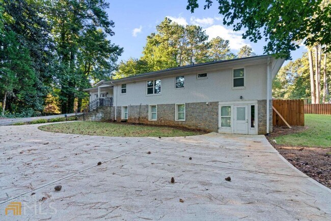 Primary Photo - 1841 Gainsborough Dr