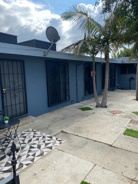 Building Photo - 2916 W Century Blvd