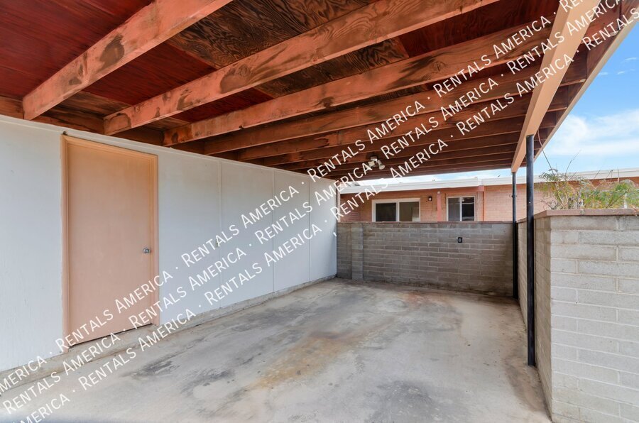 Building Photo - 5821 E North St