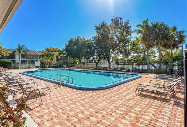 Building Photo - 1250 S Military Trail