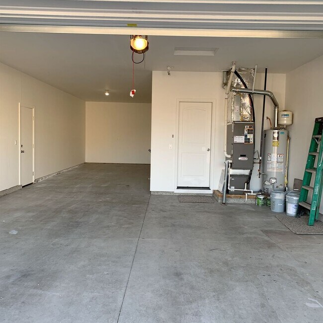 Building Photo - Wonderful Home In Middleton with 3 Car Garage!