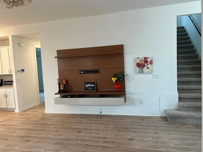 Building Photo - 909 Balsora Cv