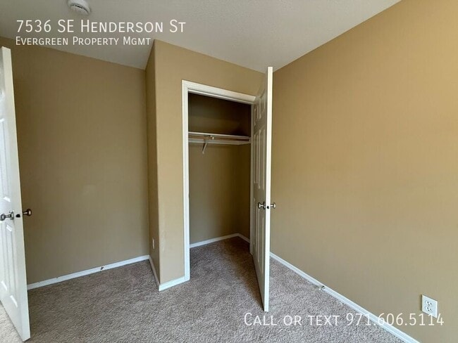 Building Photo - 7536 SE Henderson St