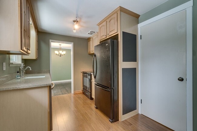 Building Photo - Seattle Home with HUGE yard in a Great Nei...