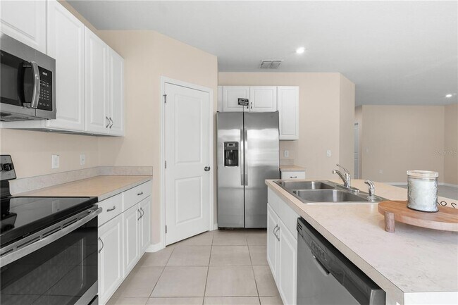 Building Photo - 2871 Parkfield Rd