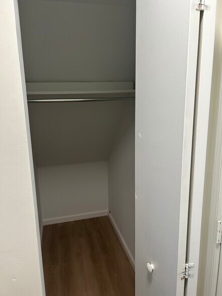 Entryway closet - 3201A Ramsbury Ct