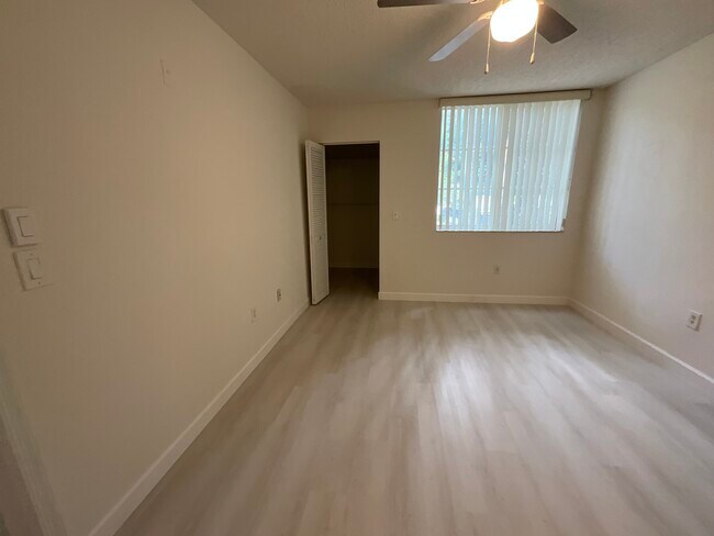 Building Photo - 4816 N State Road 7