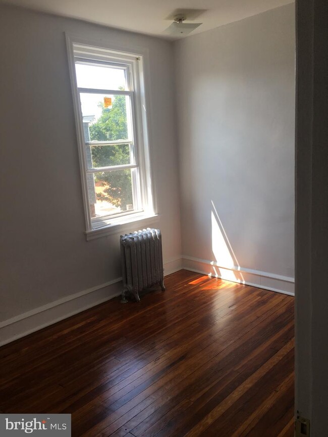 Building Photo - 5444 Addison St