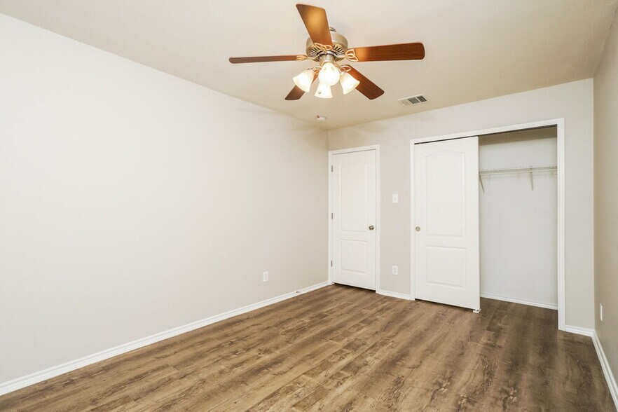 Building Photo - 10502 Marigold Bay