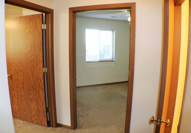 Building Photo - $1,125 | 2 Bedroom, 1 Bathroom 2nd Floor C...