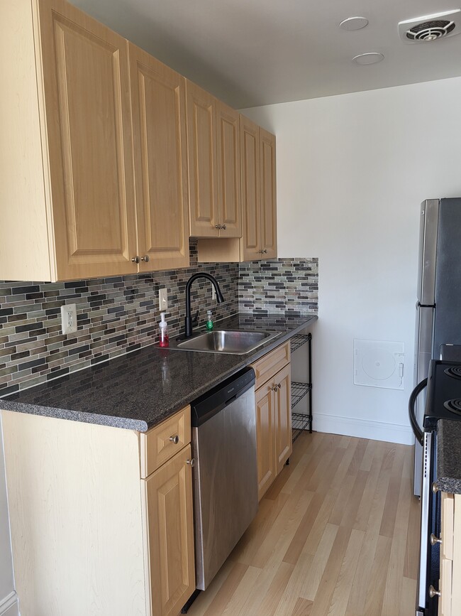 Building Photo - 1005 Chillum Rd