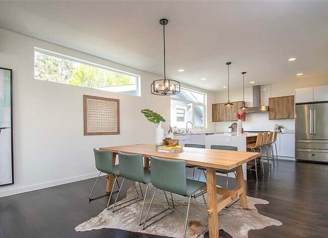 Building Photo - 4bd/4ba Townhouse in Queen Anne