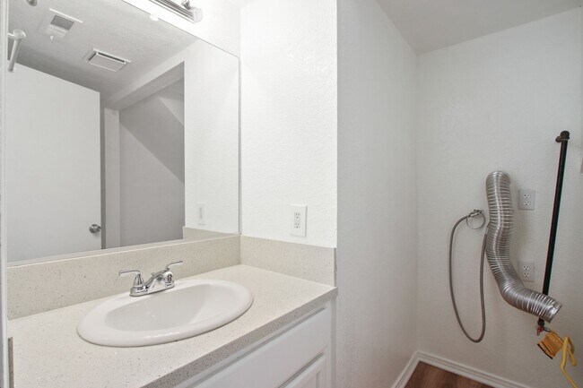 Building Photo - Available now!  2 Story 2/2.5 Condominium for Lease in Rancho Cucamonga!