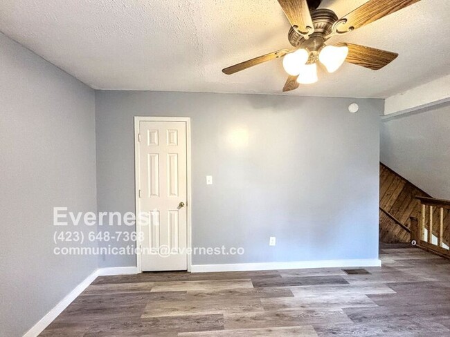 Building Photo - 3307 Pinewood Terrace