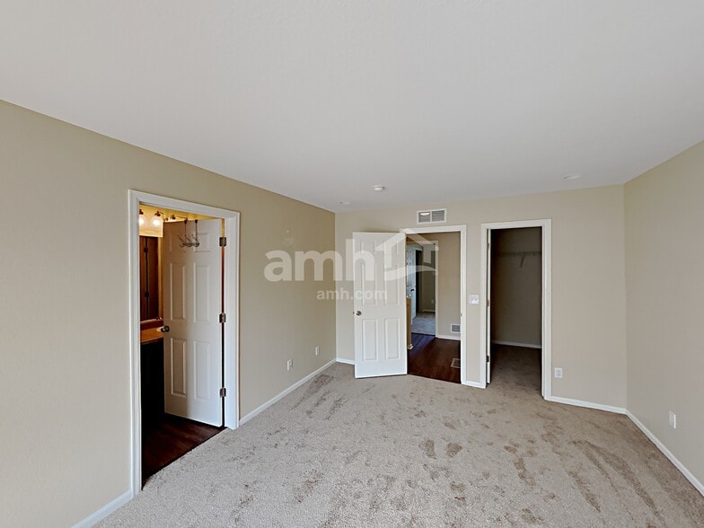 Building Photo - 4659 N Argonne St