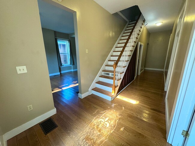 Building Photo - 6 Bedroom / 2 Bathroom House - NEXT TO SEMO's CAMPUS, LARGE YARD, INTERNET INCLUDED
