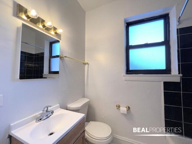 Building Photo - 0 bedroom in CHICAGO IL 60625