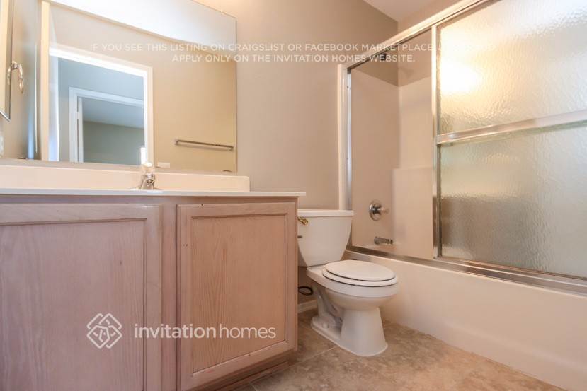 Building Photo - 364 S Bermuda Dr