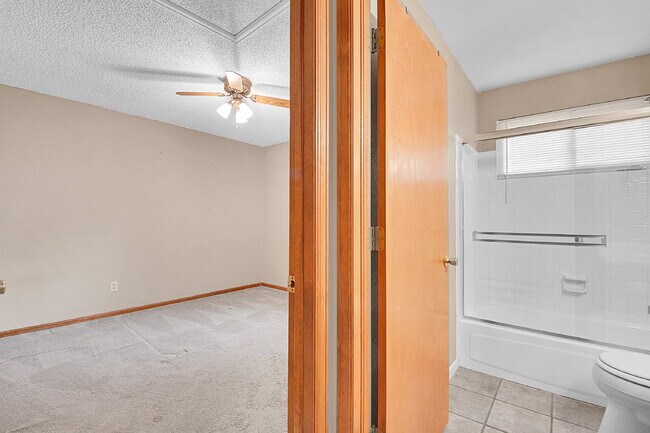 Building Photo - $3,050.00, 4 bed, 3 bath, located in Auror...
