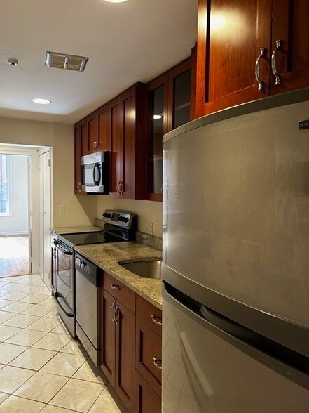 Building Photo - 330 Beacon St