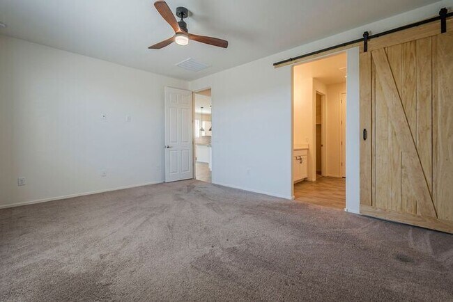 Building Photo - Bright & Stylish 3BR Home in La Estancia |...