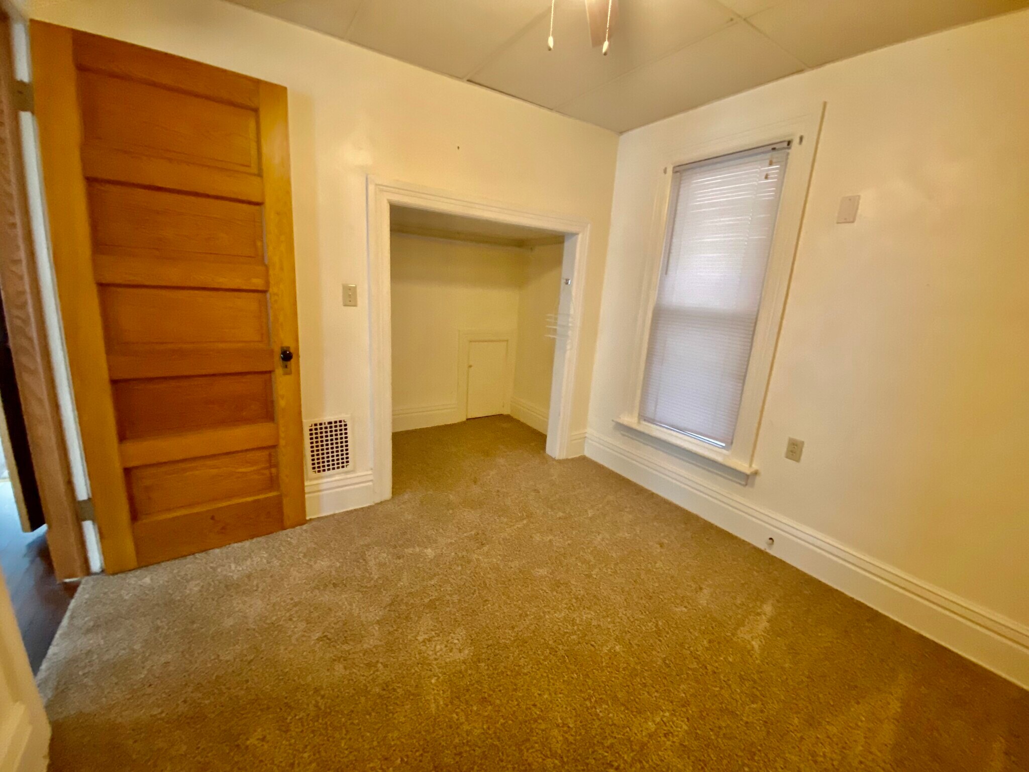 Building Photo - 1063 W 8th St