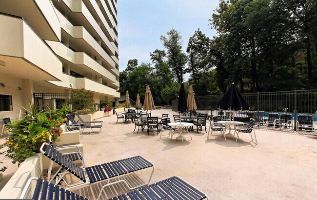 Building Photo - 5300 Columbia Pike