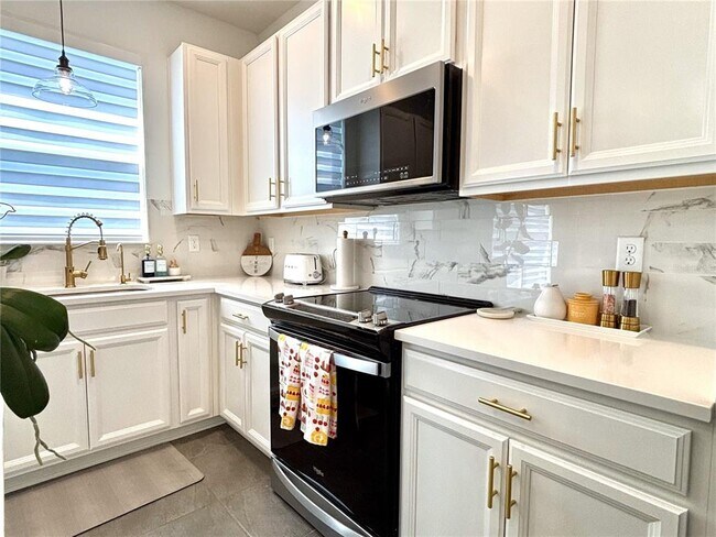 Building Photo - 921 Spring Palms Lp