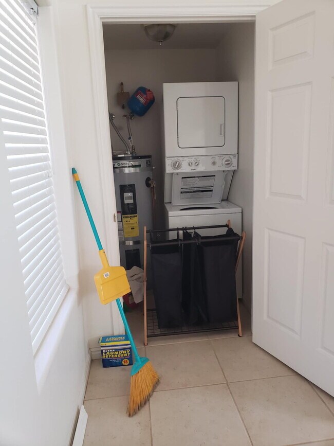 Building Photo - 288 W Diagonal #B  studio/1 Bath