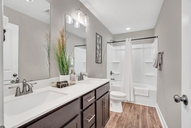 Building Photo - 541 New S Dr