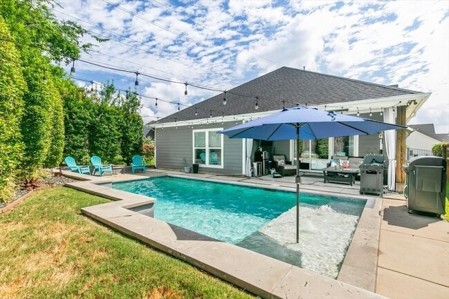Building Photo - 809 Meadowbend Loop S
