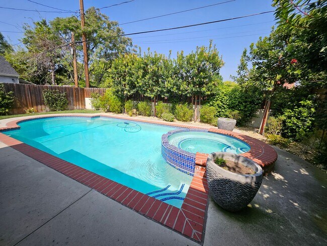 Building Photo - COMING SOON- Charming Single Family Home with Pool in Burbank