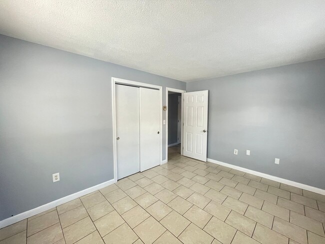 Building Photo - 179 Loudon Rd