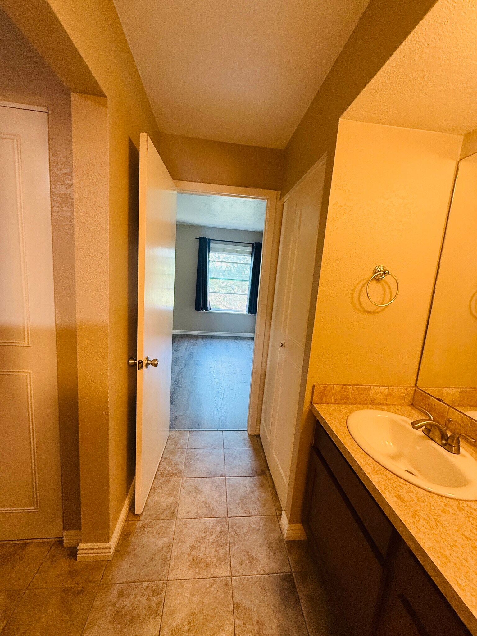 Building Photo - 2227 Canyon Blvd