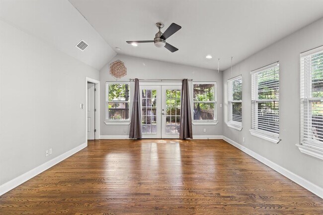 Building Photo - 4702 Rosedale Ave