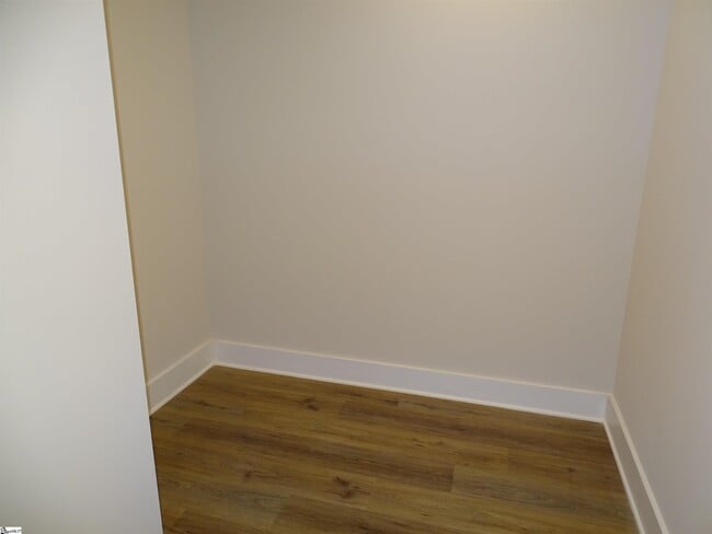Building Photo - 146 Bromes Wy