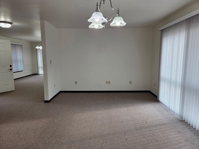 Building Photo - Quiet country rancher on large, secluded lot right at Route 1 and 288