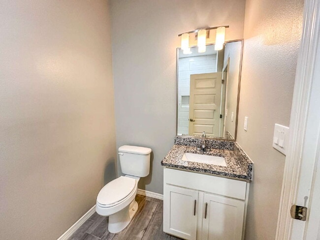 Building Photo - Beautiful great size apartment in gated community