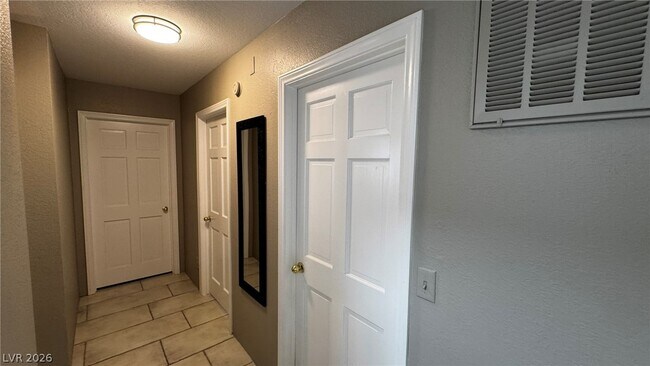 Building Photo - 2921 Channel Rock Dr