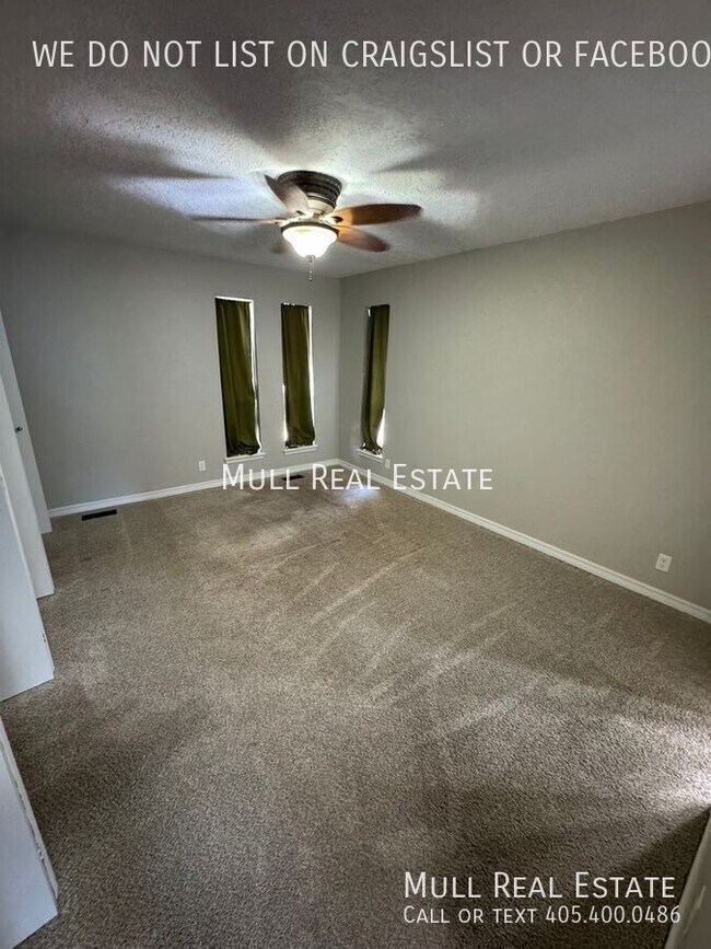 Building Photo - 1622 Chaucer Dr