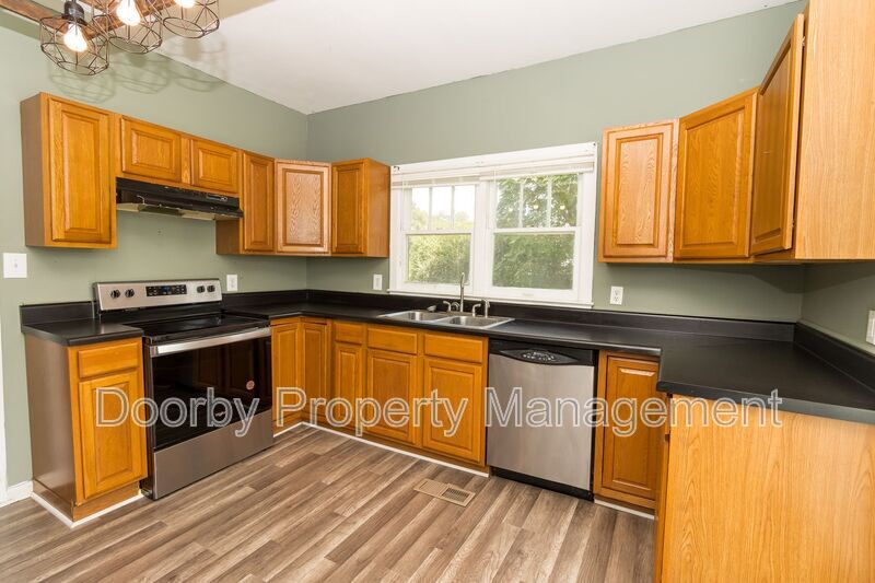 Building Photo - 156 Signal Hills Dr