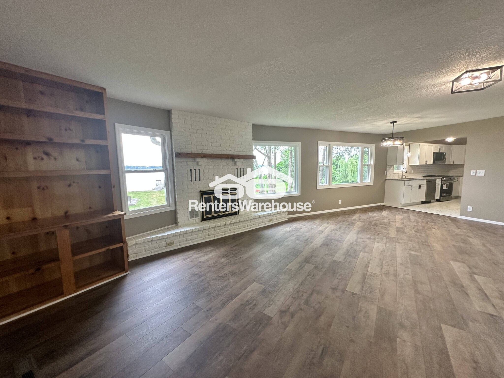 Building Photo - 3311 Interlachen Dr NE