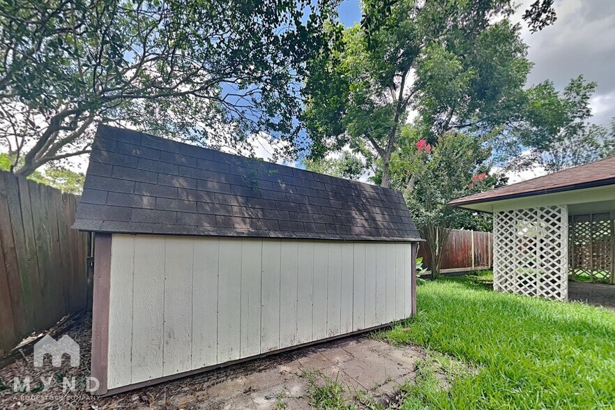 Building Photo - 21702 Park York Dr
