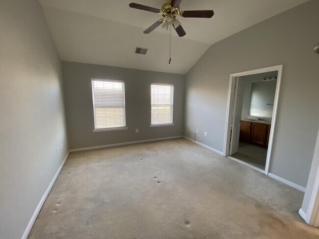 Building Photo - 13851 Palisades St